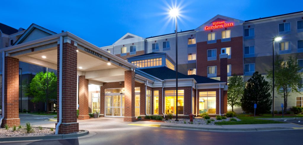 Hilton Garden Inn Bloomington Exterior at Night